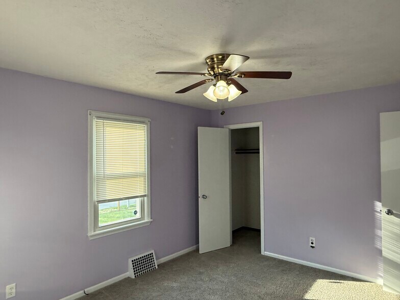 Building Photo - 3345 N 48th Ave