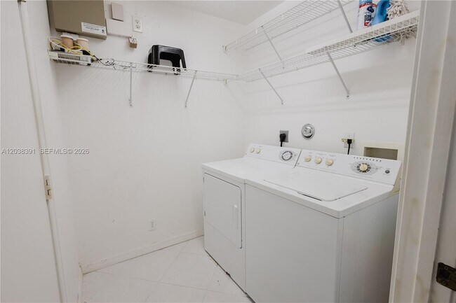 Building Photo - 7577 Caprio Dr