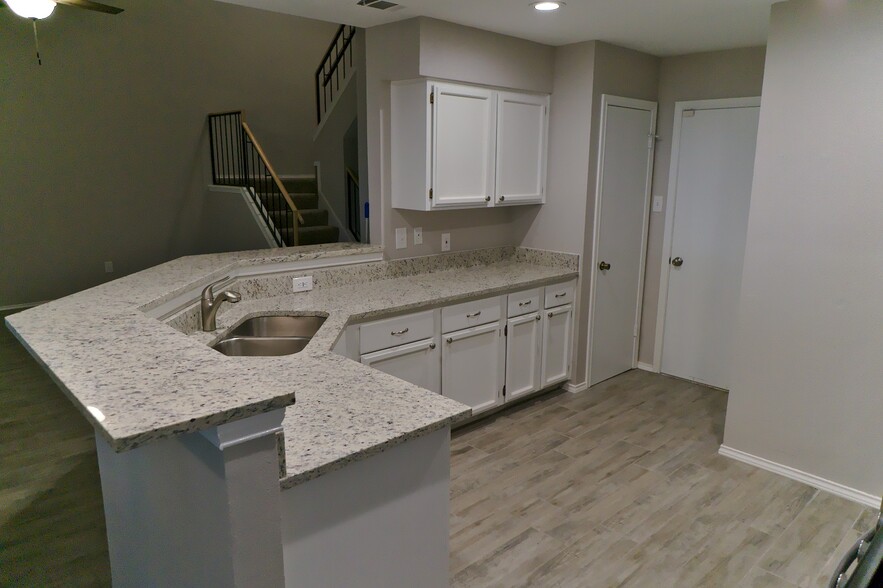 Kitchen - 12905 Modena Trail