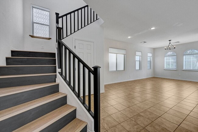 Building Photo - Stylish Tri-Level Home/Tandem Garage in Henderson