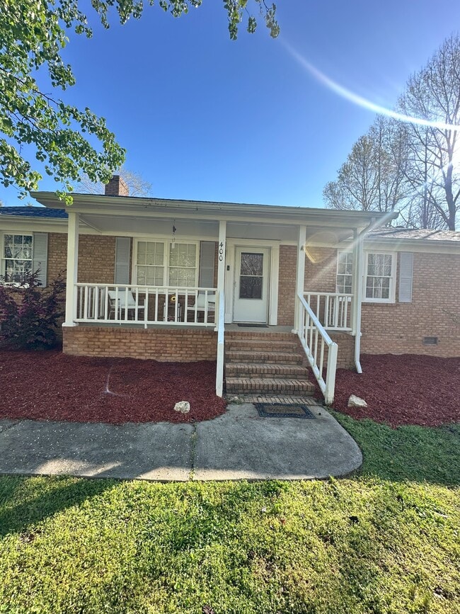 Building Photo - 400 Wesley Dr