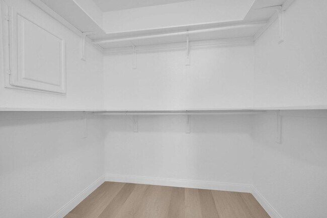 Building Photo - 2 BEDROOM 2 BATH CONDO NEW FLOORING