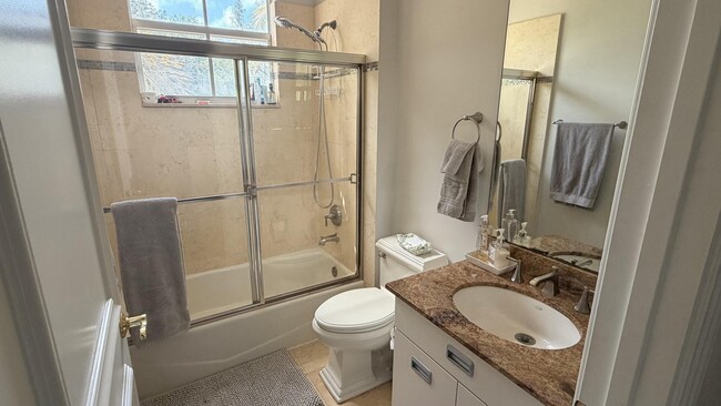 Building Photo - 210 NE 69th Cir