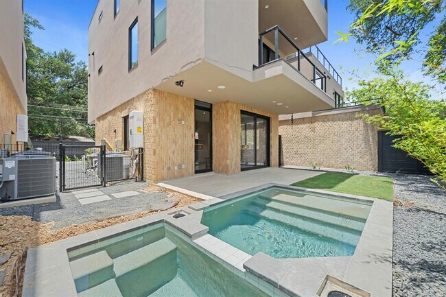 Building Photo - 1403 Barton Hills Dr