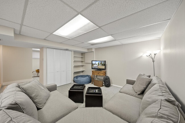 Building Photo - 438 Sylvan Dr