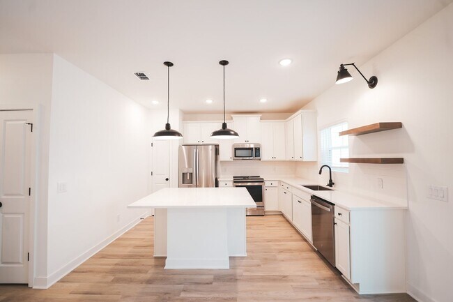 Building Photo - Coming Available!