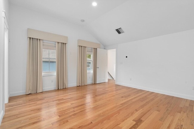 Building Photo - 17 Vernon St