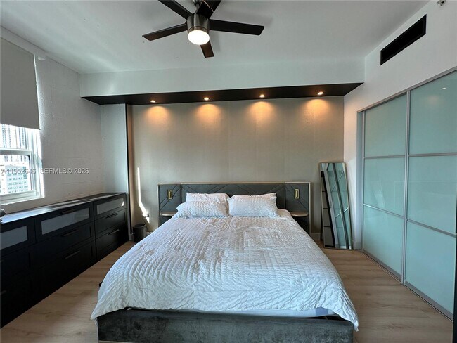 Building Photo - 234 NE 3rd St