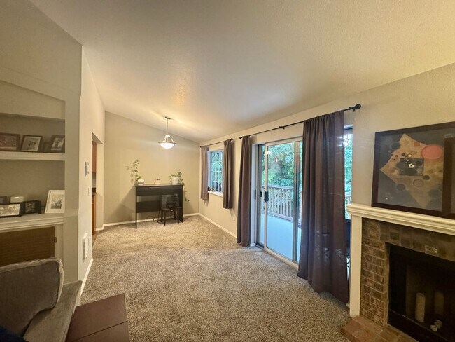 Building Photo - Mill Creek - Country Club Condo