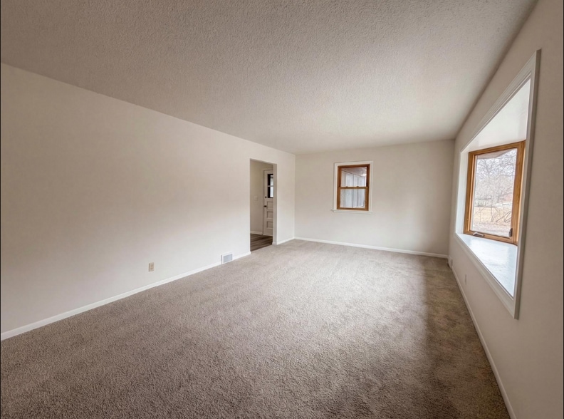 Building Photo - 8615 Virginia Cir N