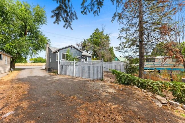 Building Photo - Dishman Area Home with Shop!