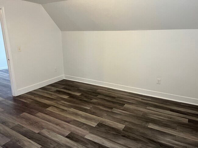 Building Photo - 4 Magnolia St