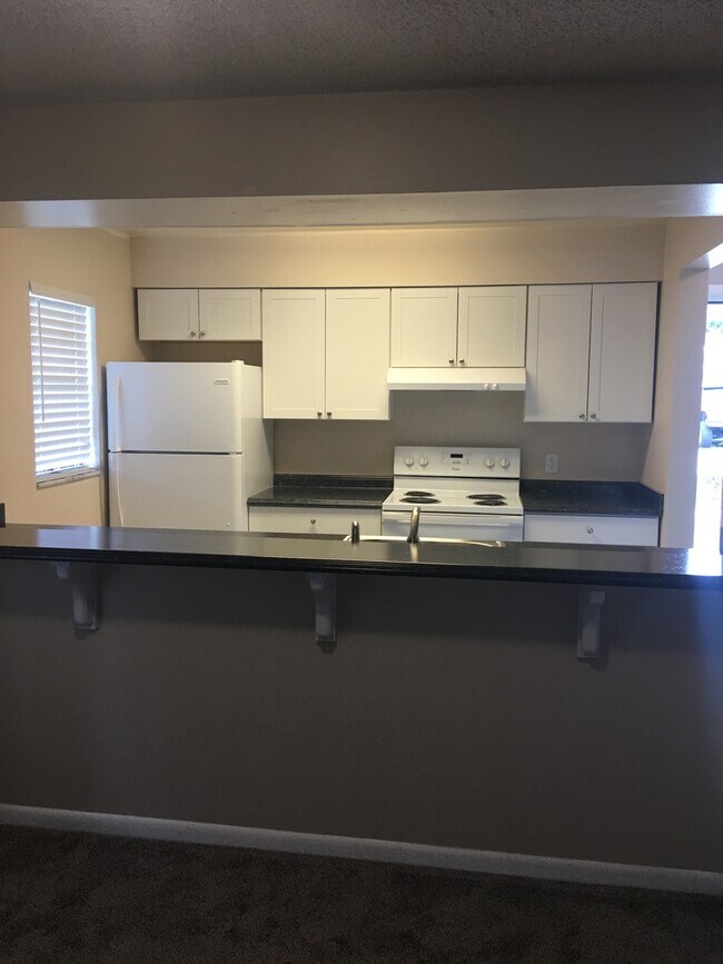 Building Photo - 204 N Grannis Ave