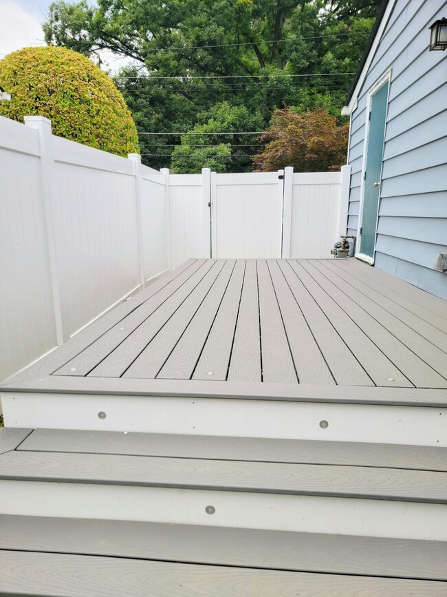 Building Photo - 707 Douglass Ave