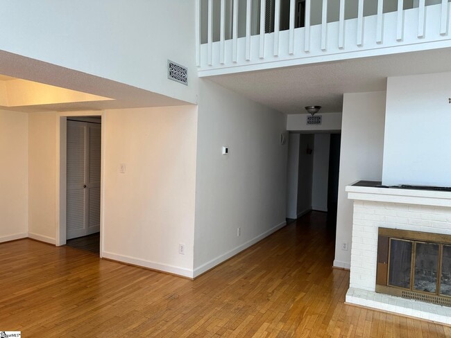 Building Photo - 126 Inglewood Way