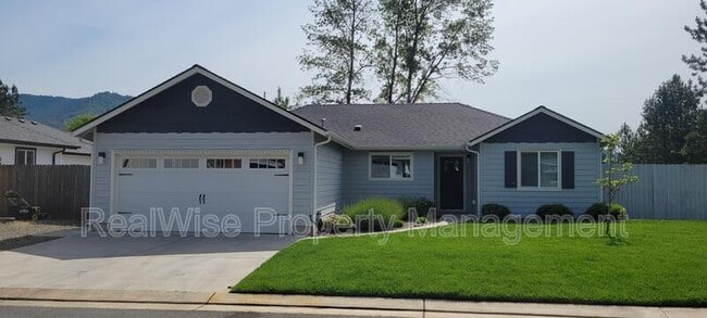 Building Photo - 1775 Daffodil Ln
