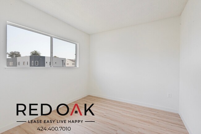 Building Photo - 1341 W 37th Pl