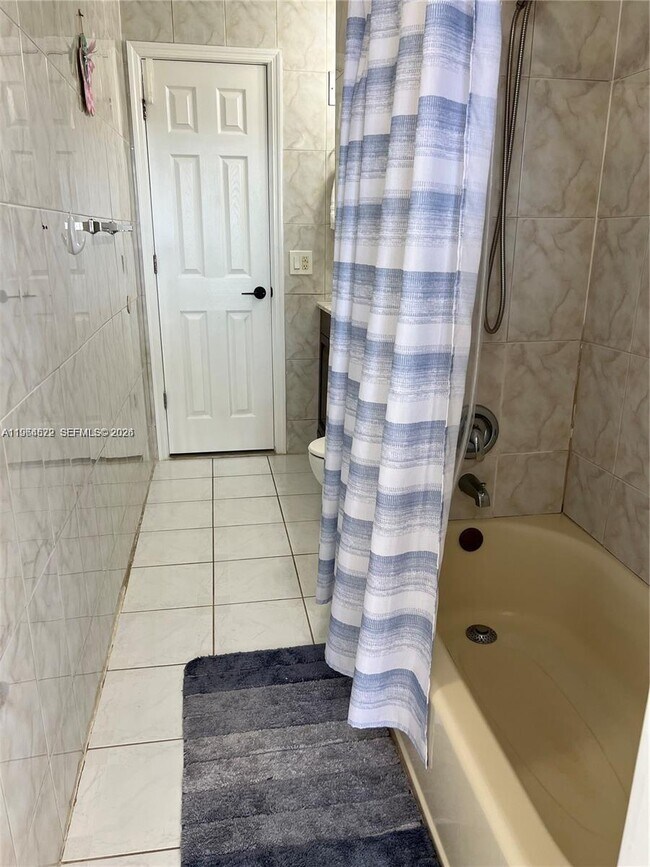 Building Photo - 9371 NW 21st Manor