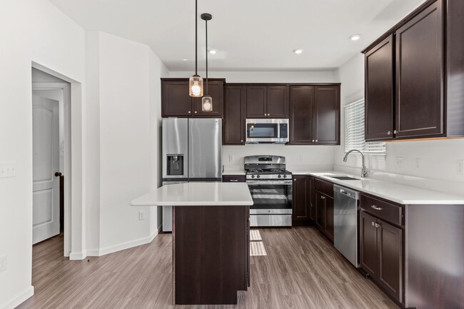 Building Photo - 126 Cardow Dr