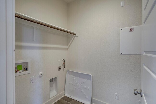 Building Photo - 9102 Moonstone Dr