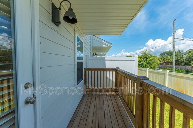 Building Photo - 5 Renea Cv