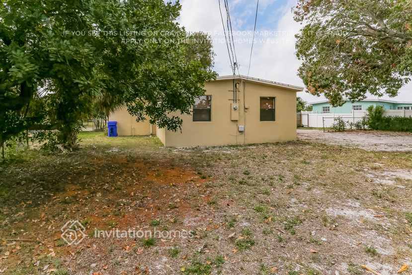 Building Photo - 1421 NE 40th Ct