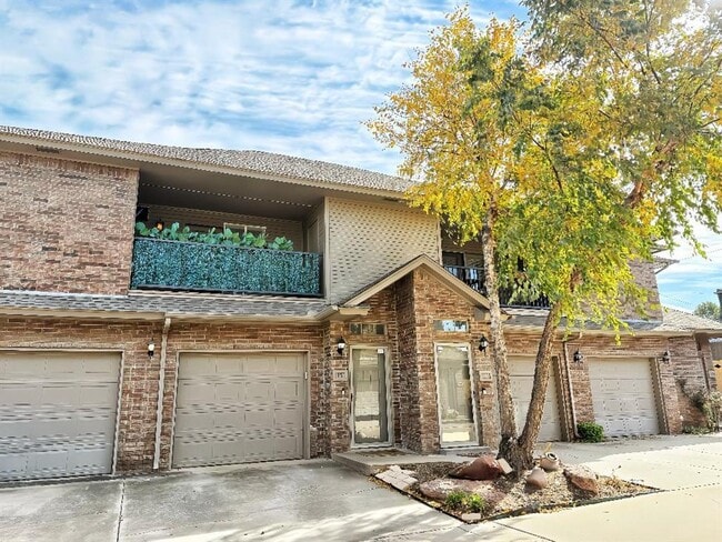 Building Photo - 6162 N Brookline Ave