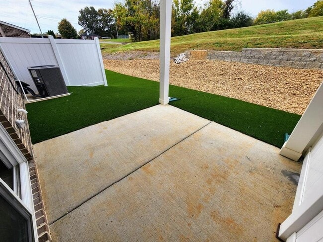 Building Photo - 7120 Mapleside Ln