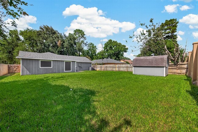 Building Photo - 2714 S Brompton Dr