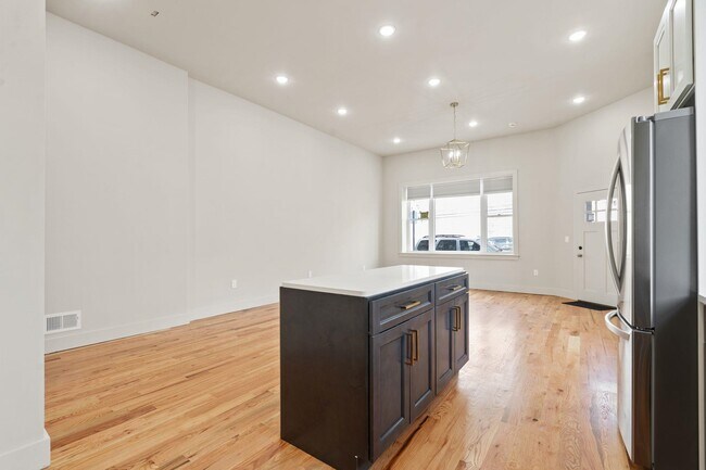 Building Photo - 150 West Side Ave