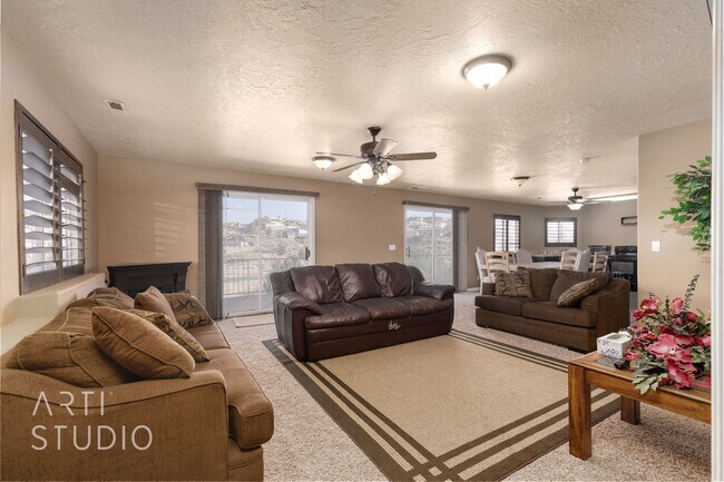 Building Photo - Spacious 3-Bedroom Walk-Out Basement Apart...