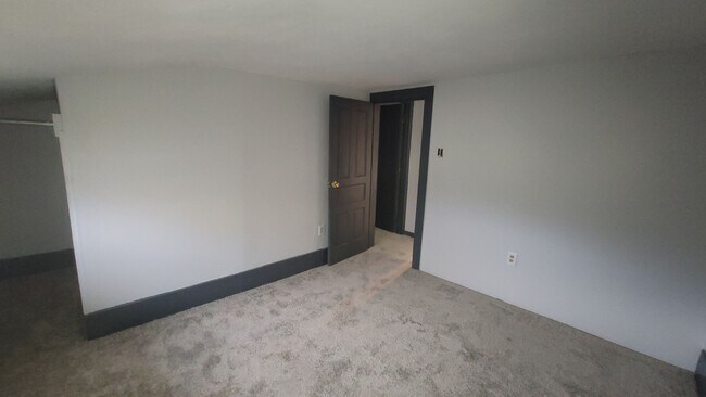 Building Photo - 217 Thompson St