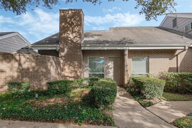 Building Photo - 13975 Hollowgreen Dr