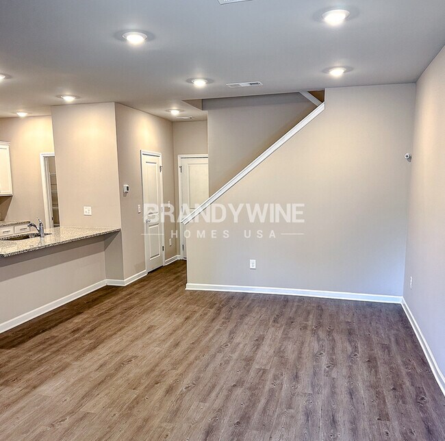 Building Photo - LUXURY COMMUITY! CRESTVIEW at Towne Lake!!...