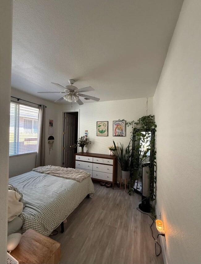 Building Photo - MOVE IN SPECIAL: 1/2 OFF 2ND MONTHS RENT Adorable 3 bedroom 2 bath home