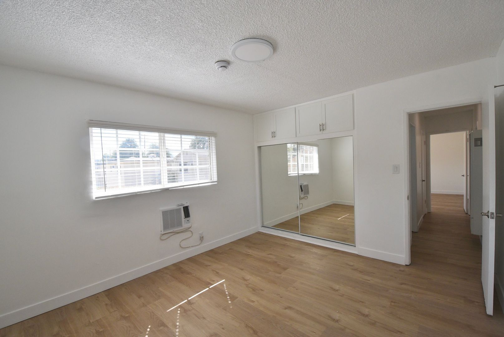 Building Photo - 5734 Hazeltine Ave