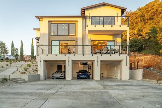 Building Photo - 1580 Clear Ridge Dr