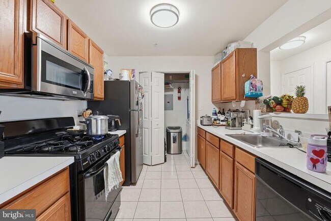 Building Photo - 8103 Lacy Dr