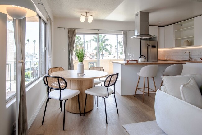 Building Photo - 833 5th St