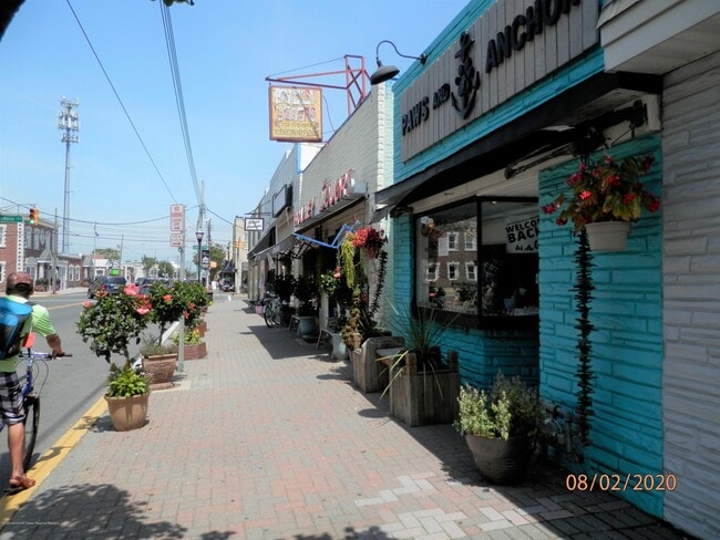 Building Photo - 613 Brinley Ave