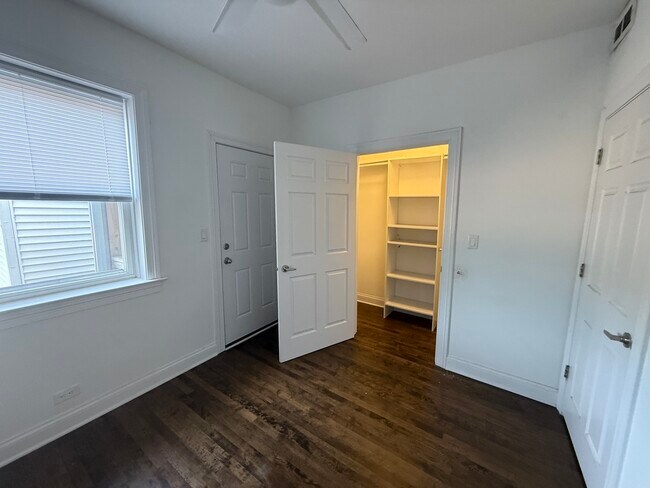 Building Photo - 2611 N Fairfield Ave