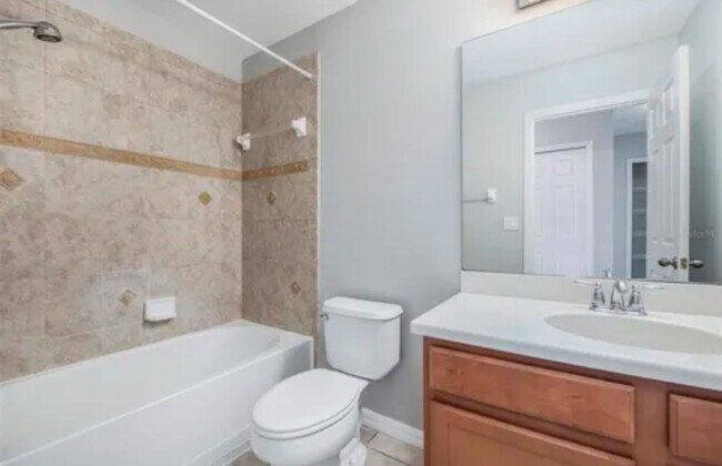 Building Photo - Modern 3 Bedroom 2.5 Bath in Gibsonton