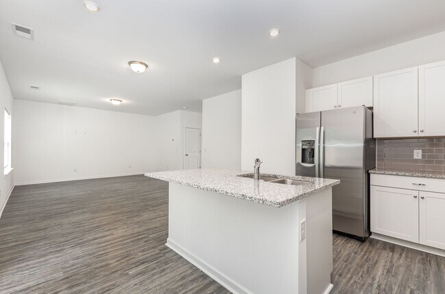 Building Photo - Charming 3-Bedroom Home in Columbia – Avai...