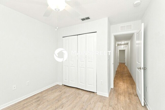 Building Photo - 3 Bedroom Pet-Friendly Home in Jacksonville, FL with Main Street Renewal