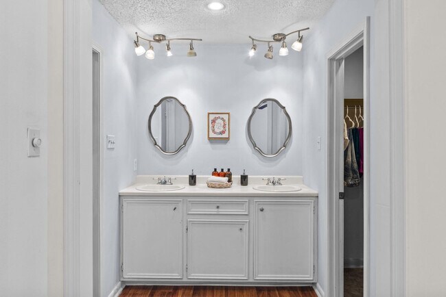 Building Photo - 12336 Perkins Rd