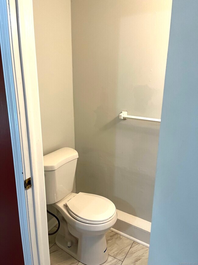 Building Photo - 16 Seymour Rd