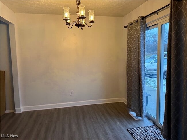 Building Photo - 193 Surrey Ln