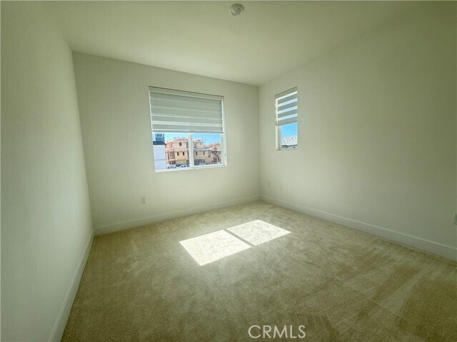 Building Photo - 301 Shoveler