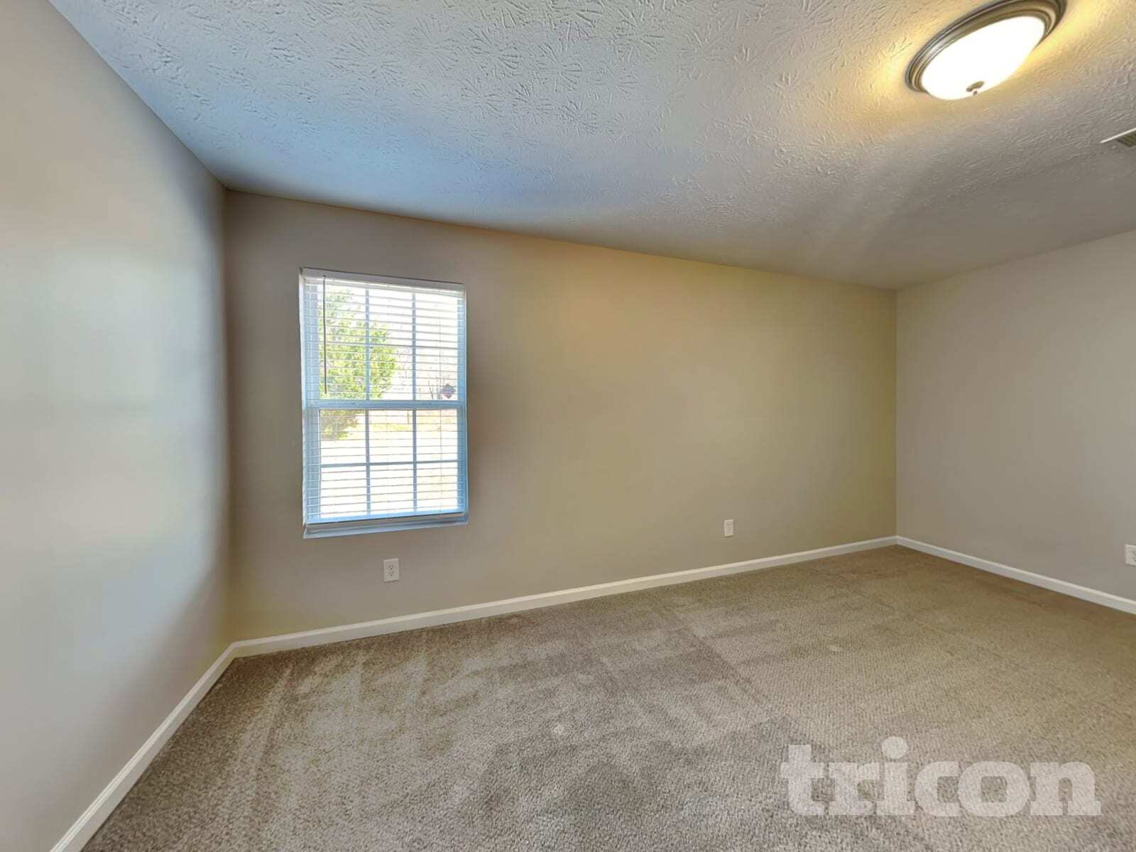 Building Photo - 1404 Deer Creek Ct