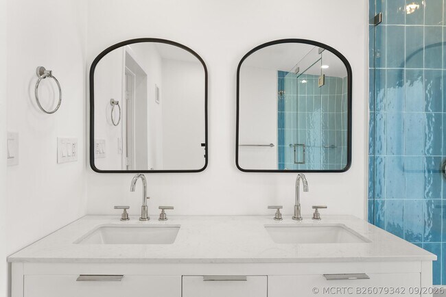 Building Photo - 517 55th St